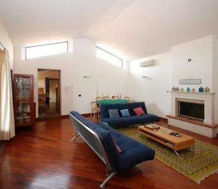 Sleeps 4 Pool Wifi 公寓